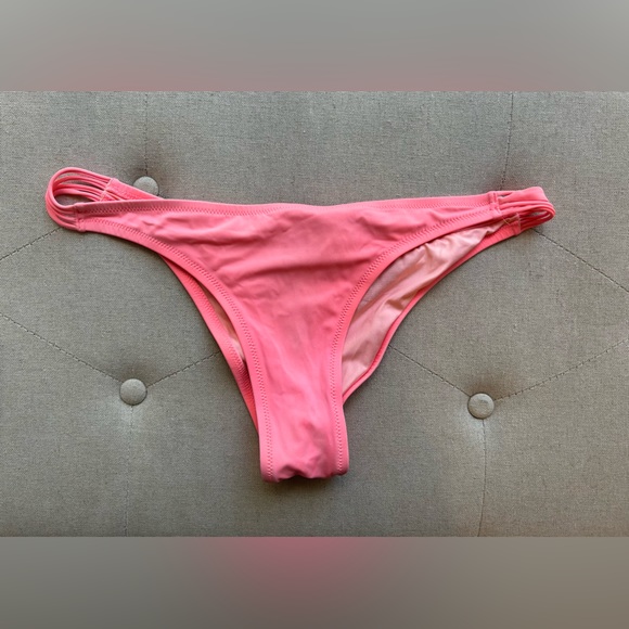 Victoria’s Secret Swim - Cheeky Bottom - Picture 2 of 2